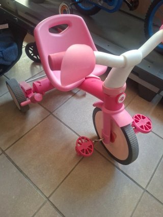 Triciclo rosa para niños