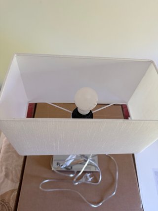 Lámpara de mesa moderna plateada