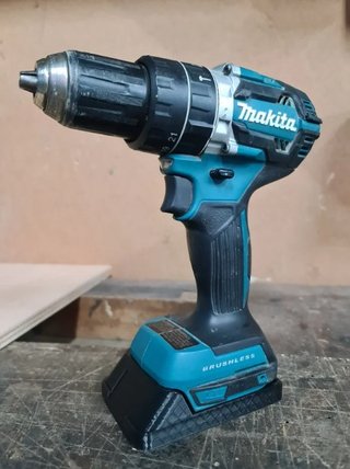 MAKITA 18V –4 Soportes para herramientas