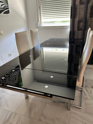 Mesa comedor cristal negro y 4 sillas