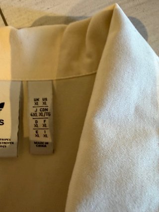 Completo Adidas Originals: Camicia e Shorts