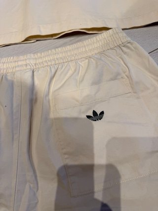 Completo Adidas Originals: Camicia e Shorts