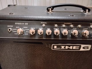 Amplificador Line 6 Spider IV 120W + Pedalera