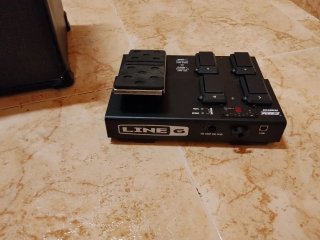 Amplificador Line 6 Spider IV 120W + Pedalera