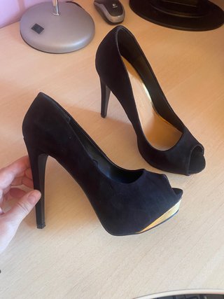 Zapatos tacón negros y dorados talla 38