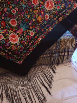Mantón de Manila Seda Bordado Mano Grande