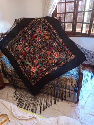 Mantón de Manila Seda Bordado Mano Grande