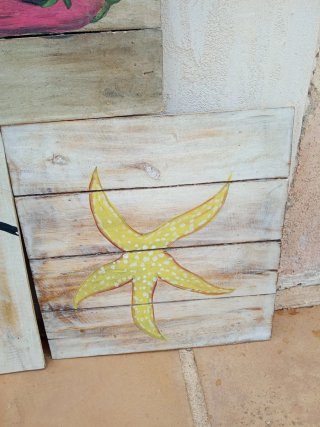 Decoración artesanal tabla madera pintada