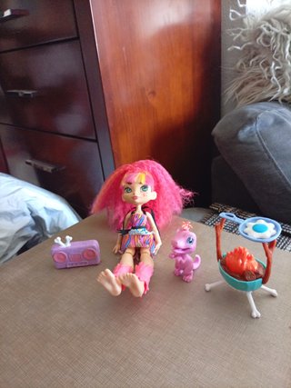 Muñeca con accesorios