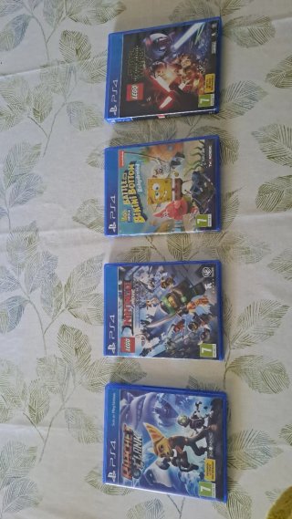 Pack 4 Videojuegos PS4: LEGO Star Wars, Spongebob,