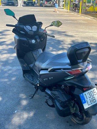 Maxi Scooter Wottan Negra y Gris