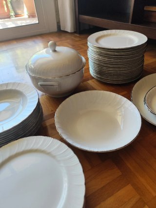 Vajilla porcelana blanca filo plateado