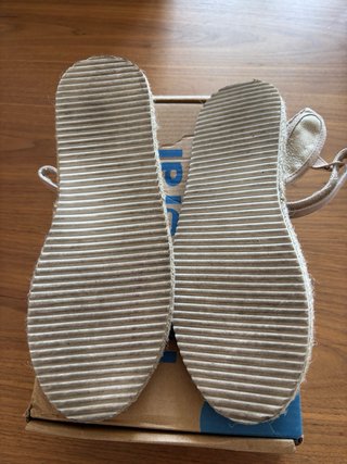 Alpargatas doradas Mayoral talla 35