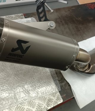 Akrapovic Yamaha MT-09 Escape