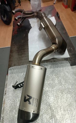 Akrapovic Yamaha MT-09 Escape