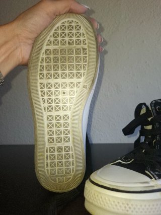 Zapatillas Converse Negras y Blancas
