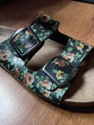 Sandalias de mujer con estampado floral