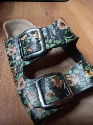 Sandalias de mujer con estampado floral