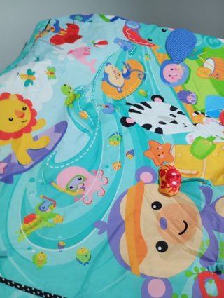 Alfombra infantil de actividades acuáticas