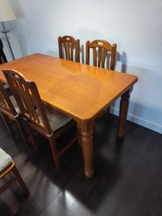 Mesa de comedor de pino