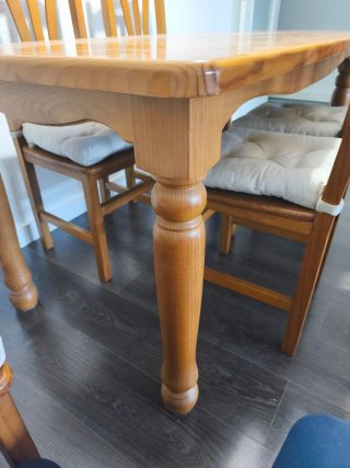 Mesa de comedor de pino