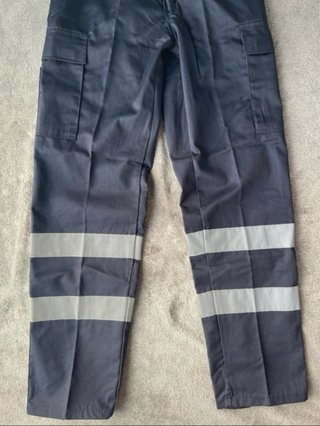 Pantaloni da lavoro blu con riflettenti