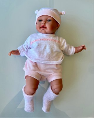 Lote Muñeca Bebé con Ropa y Accesorios