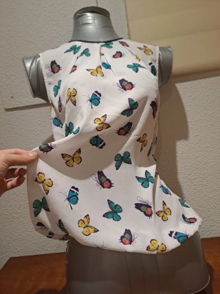 Camisa sin mangas mariposas talla M Pimkie