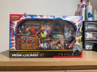 Colección Pokémon Mega-Lucario EX con Figura