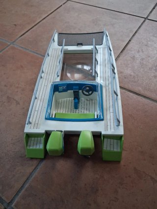 Barco Playmobil con motores
