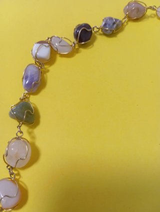 Collar de piedras naturales multicolor
