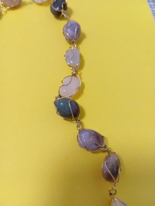Collar de piedras naturales multicolor