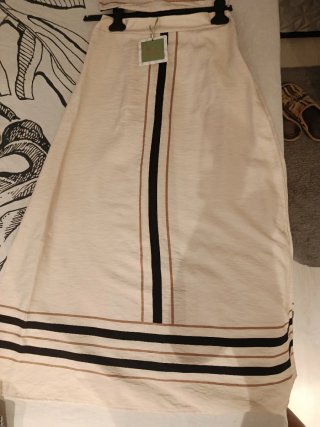 Conjunto falda y top beige y negro