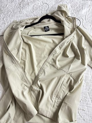 Chaqueta Cortavientos Under Armour Beige Talla M