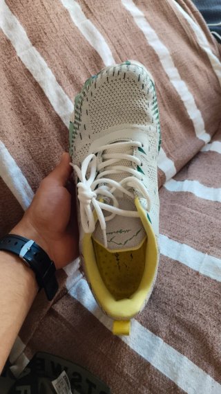 Calzado minimalista verde y blanco