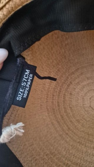 Cappello di paglia beige con tesa larga