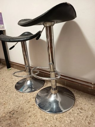 2 Sgabelli stile bar ad altezza regolabile