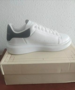 Alexander McQueen Zapatillas Blancas y Negras