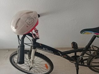 Bicicleta infantil Twin con casco