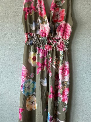 Mono floral verde y rosa