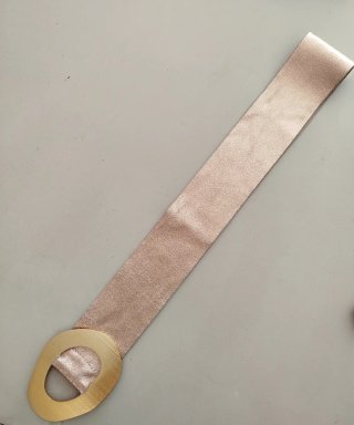 Cinturón serraje champán y hebilla dorada