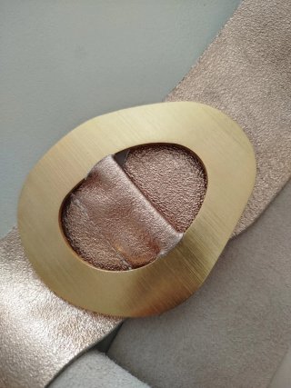 Cinturón serraje champán y hebilla dorada