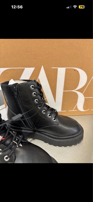 Botas Zara cordones con charms Talla 40