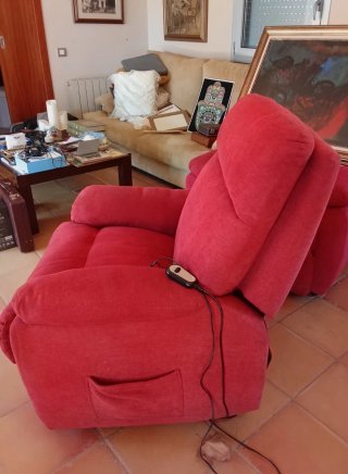 Sillón reclinable de tela rojo