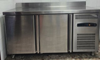 MOBILIARIO Y EQUIPAMIENTO BAR.