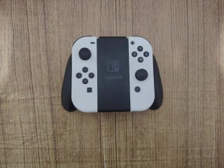 Nintendo Switch OLED, Como Nueva + Regalos :)
