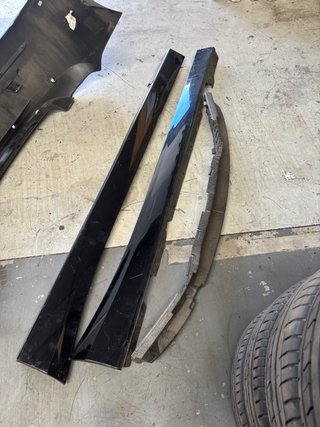 Parachoques BMW Serie 1 F20 Negro Faldones lateral