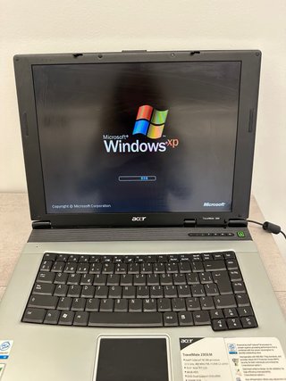 Portátil Acer TravelMate 2303LM
