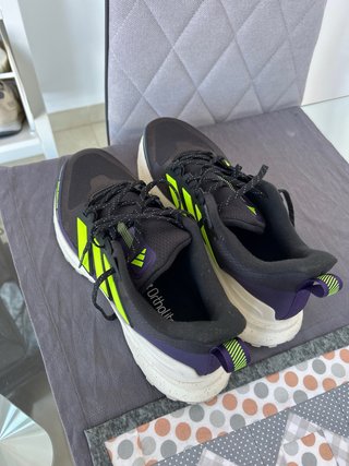 Zapatillas Running Adidas Negras y Moradas. Nuevas