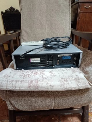 Reproductor VHS Sanyo 6-Head Hi-Fi Stereo